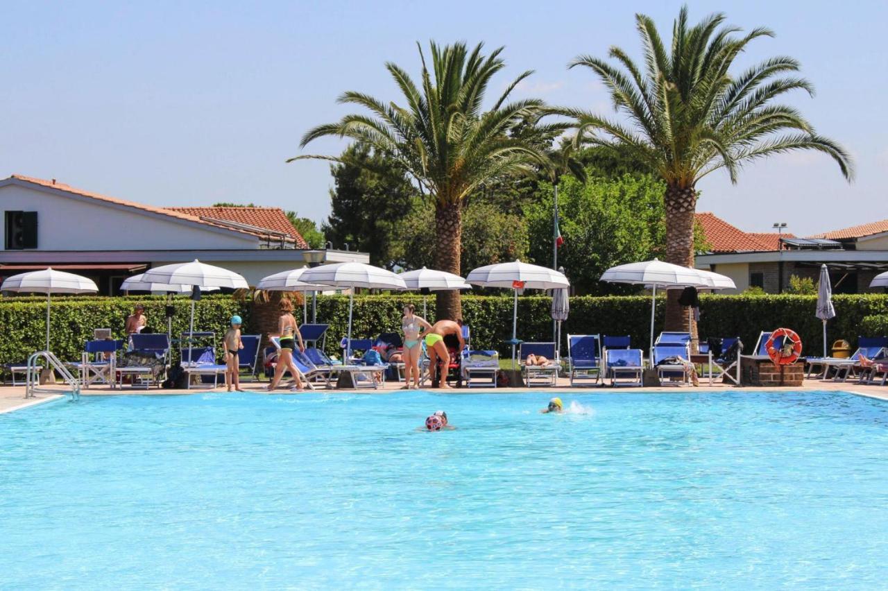 Apartment In Cecina Mare With Outdoor Pool Marina di Cecina Ngoại thất bức ảnh