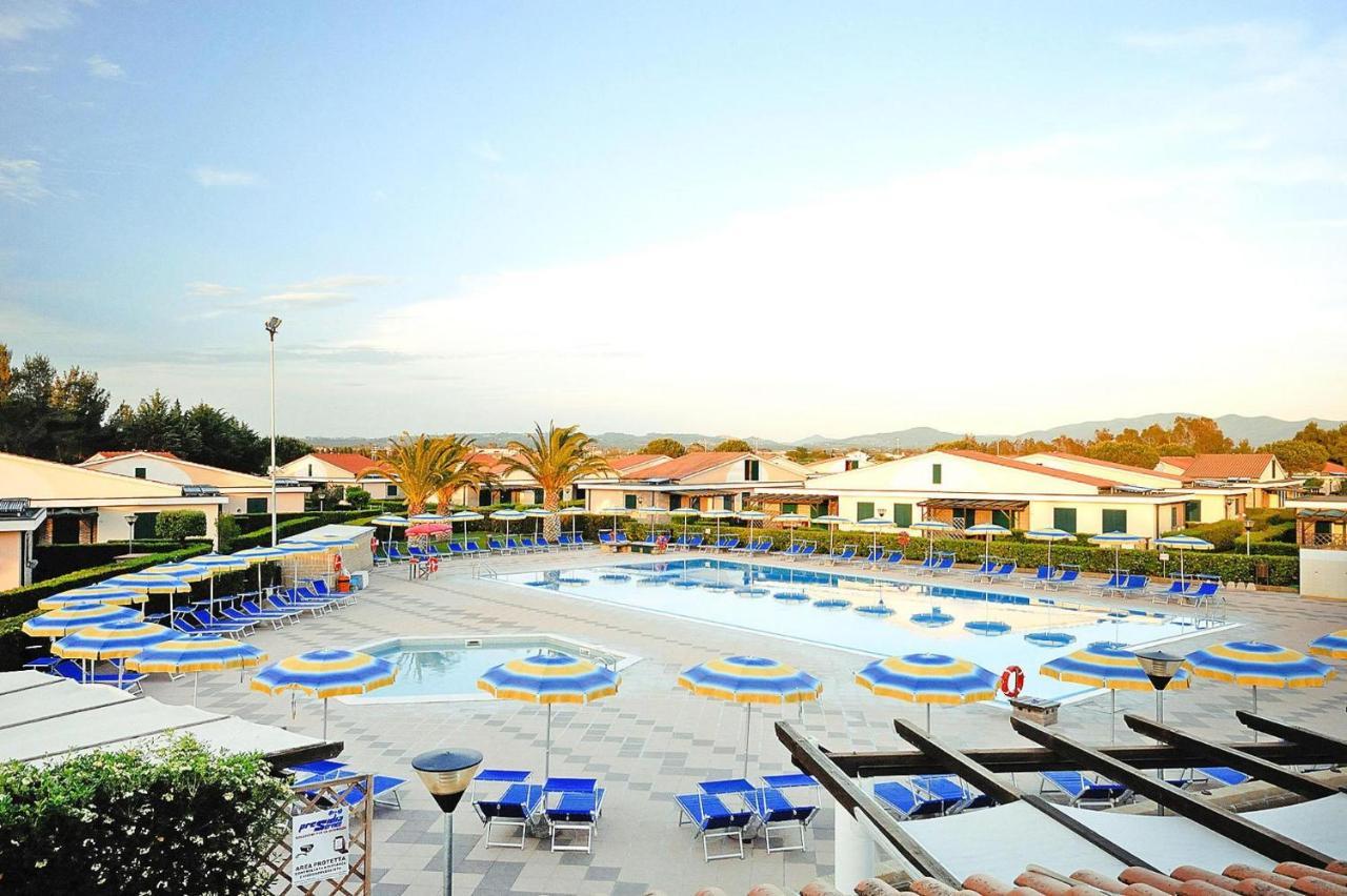 Apartment In Cecina Mare With Outdoor Pool Marina di Cecina Ngoại thất bức ảnh