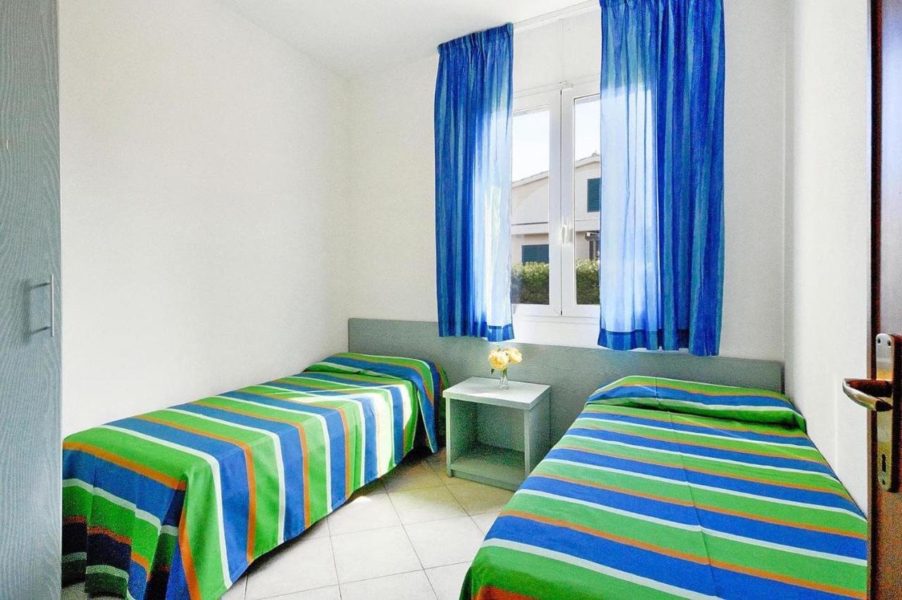 Apartment In Cecina Mare With Outdoor Pool Marina di Cecina Ngoại thất bức ảnh