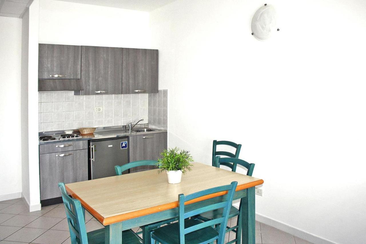 Apartment In Cecina Mare With Outdoor Pool Marina di Cecina Ngoại thất bức ảnh