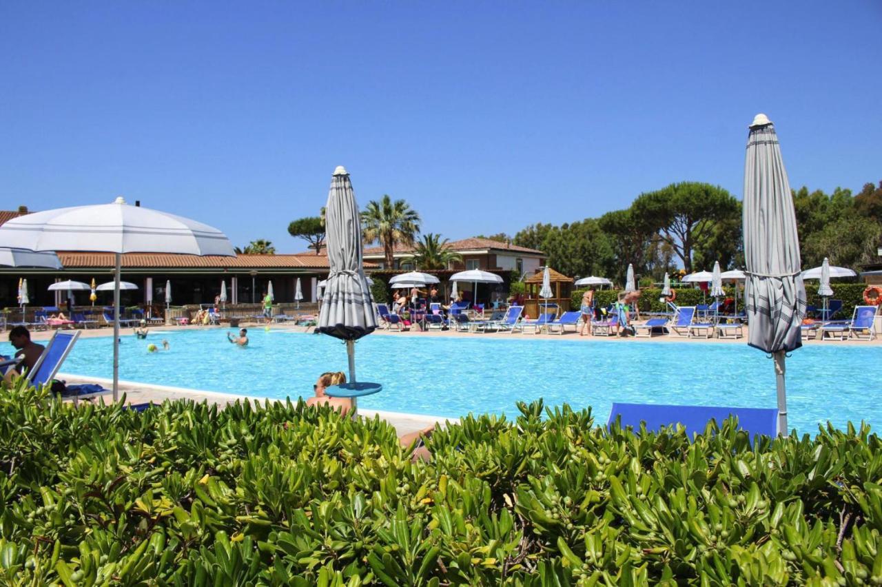 Apartment In Cecina Mare With Outdoor Pool Marina di Cecina Ngoại thất bức ảnh