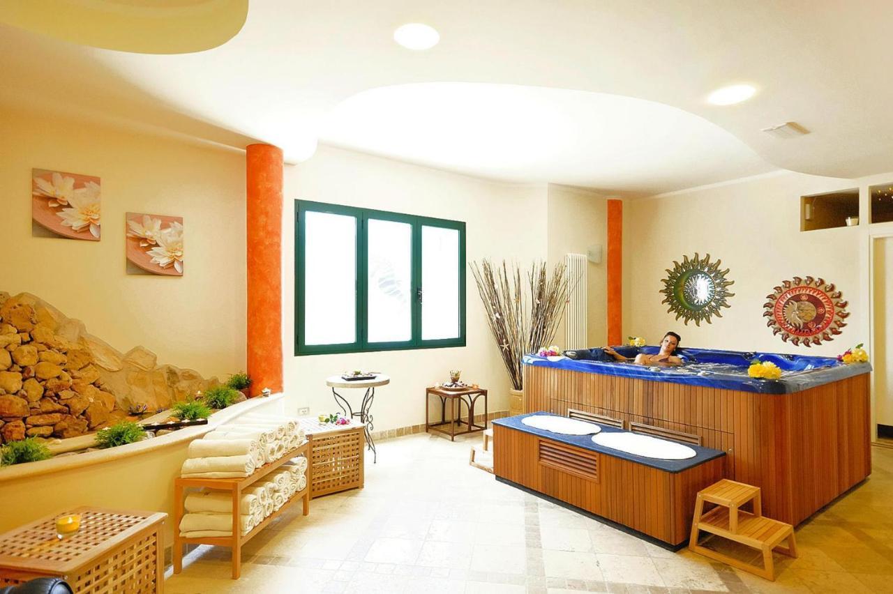Apartment In Cecina Mare With Outdoor Pool Marina di Cecina Ngoại thất bức ảnh